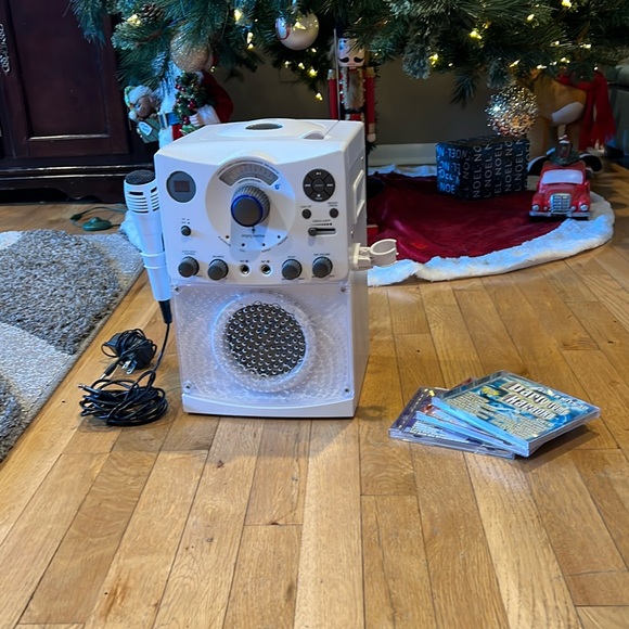 Karaoke machines with CD player. Includes 3 CDs with hits. - Picture 4 of 5